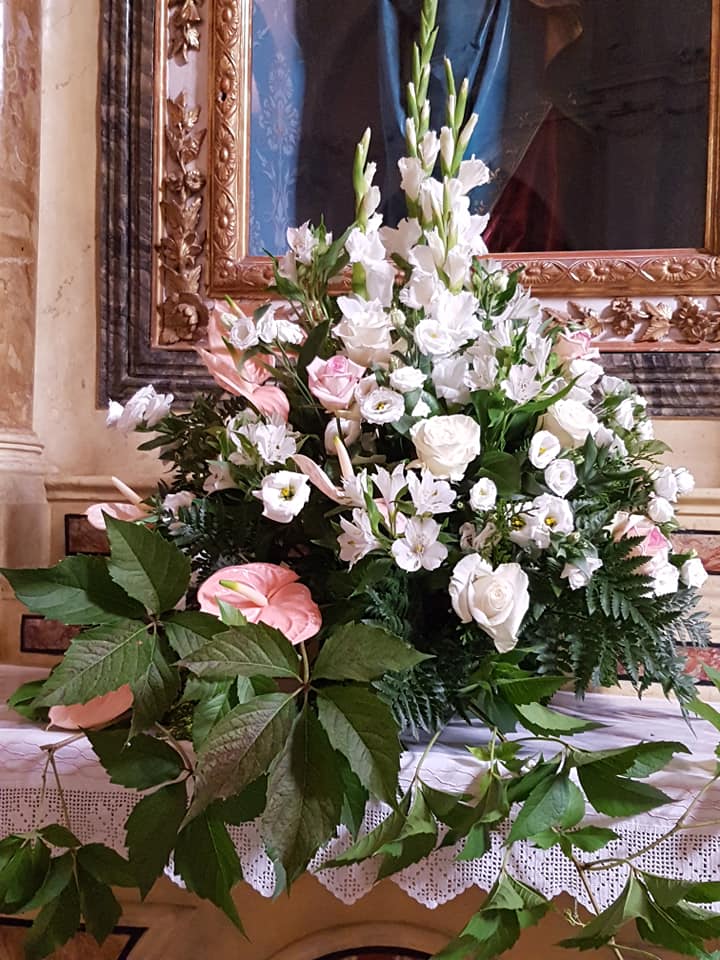 02 Allestimento Matrimonio Composizione Det Anturium Rosa Lisiantus Bianchi Rose Rosa Rose Bianche Gladioli Bianchi Fioreria Bruseghini Besenello Trento